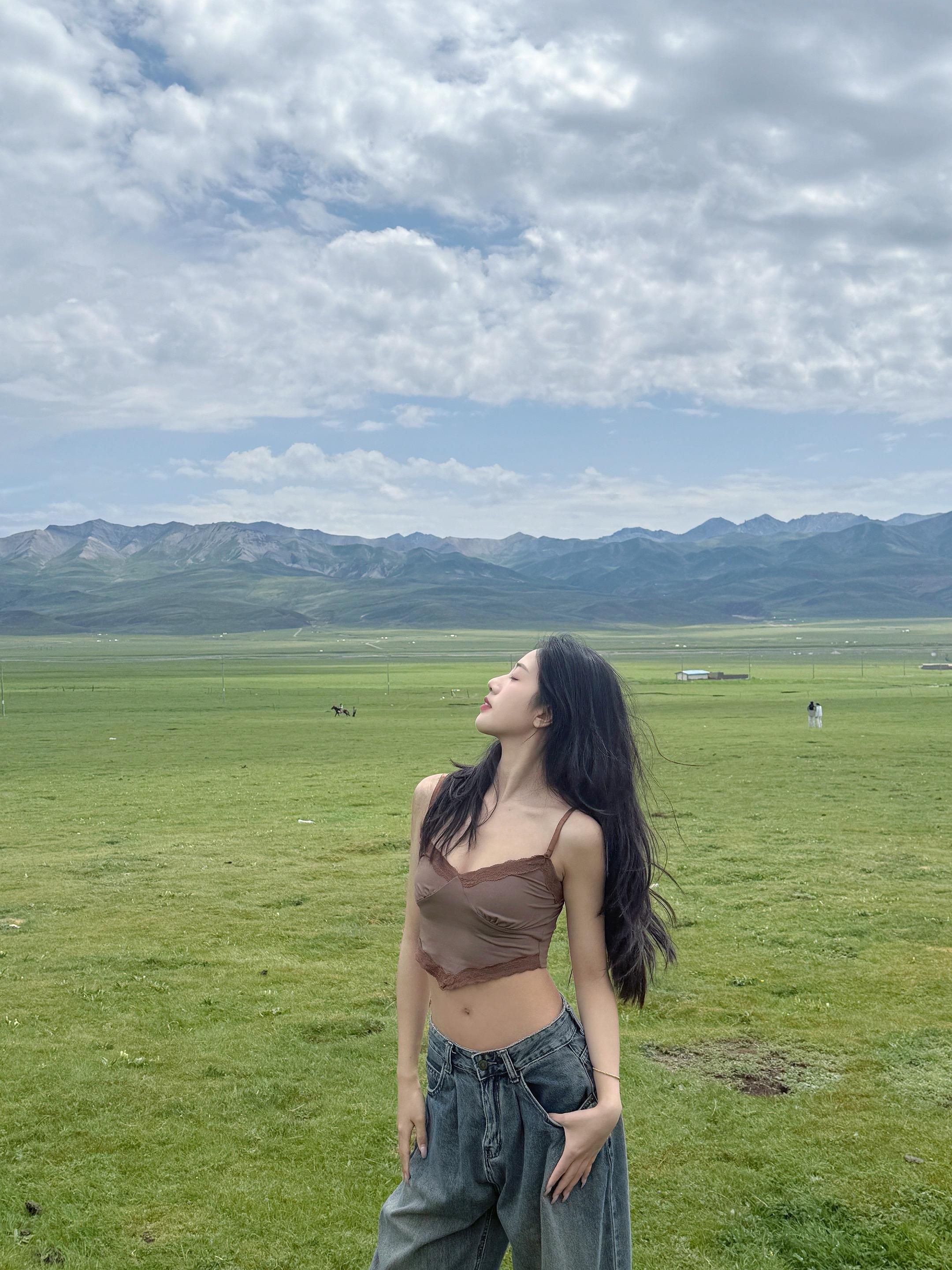 想爬上对面的山