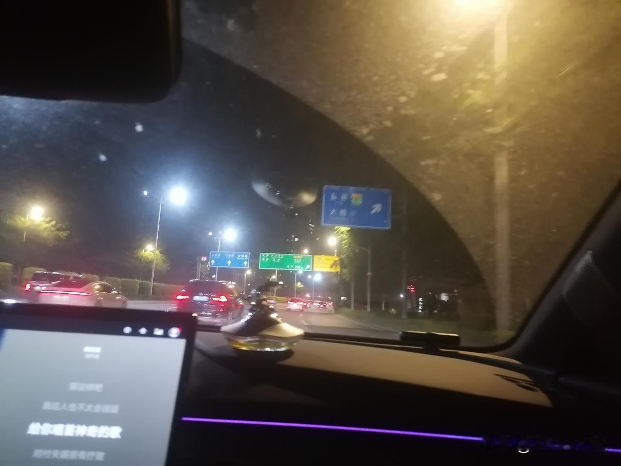 到处灯火辉煌光芒万丈，深圳确实是不夜之城！