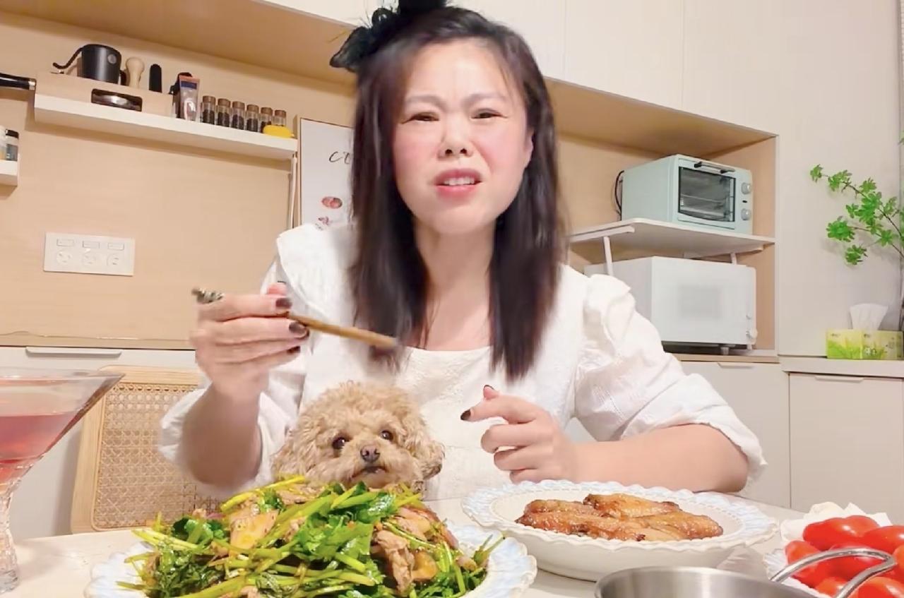 苦茶丹丹香，我瘦下来就更好看了！[捂脸]
伙伴们，接下来的时间，我就要减肥了，目