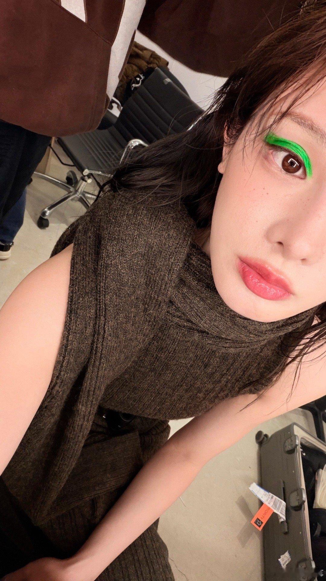 彭小苒妆造大胆这种大胆又有质感的妆造谁不爱啊，彭小苒颜值扛打，气质也太绝了！ 