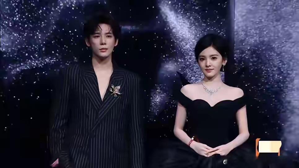 章若楠不是和白敬亭一起走红毯，而是和王安宇，白敬亭则是独自一人。这有点说不过去，