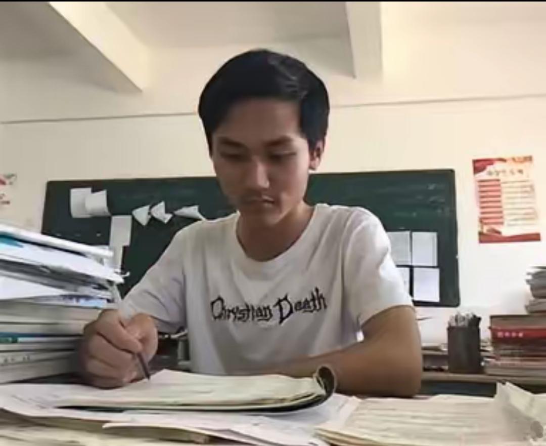 一个从山沟飞出的研究生，苦干9年，往家打款70多万，回村一瞅，二老居然连一万块都