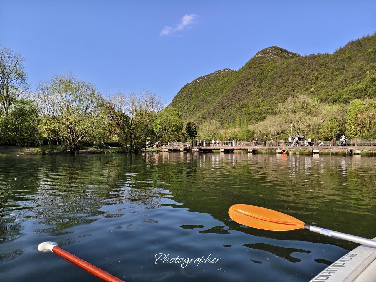 我来分享一下我手机相册里贵州十里河滩的风景照，那景色美到让人喘不过气！
    