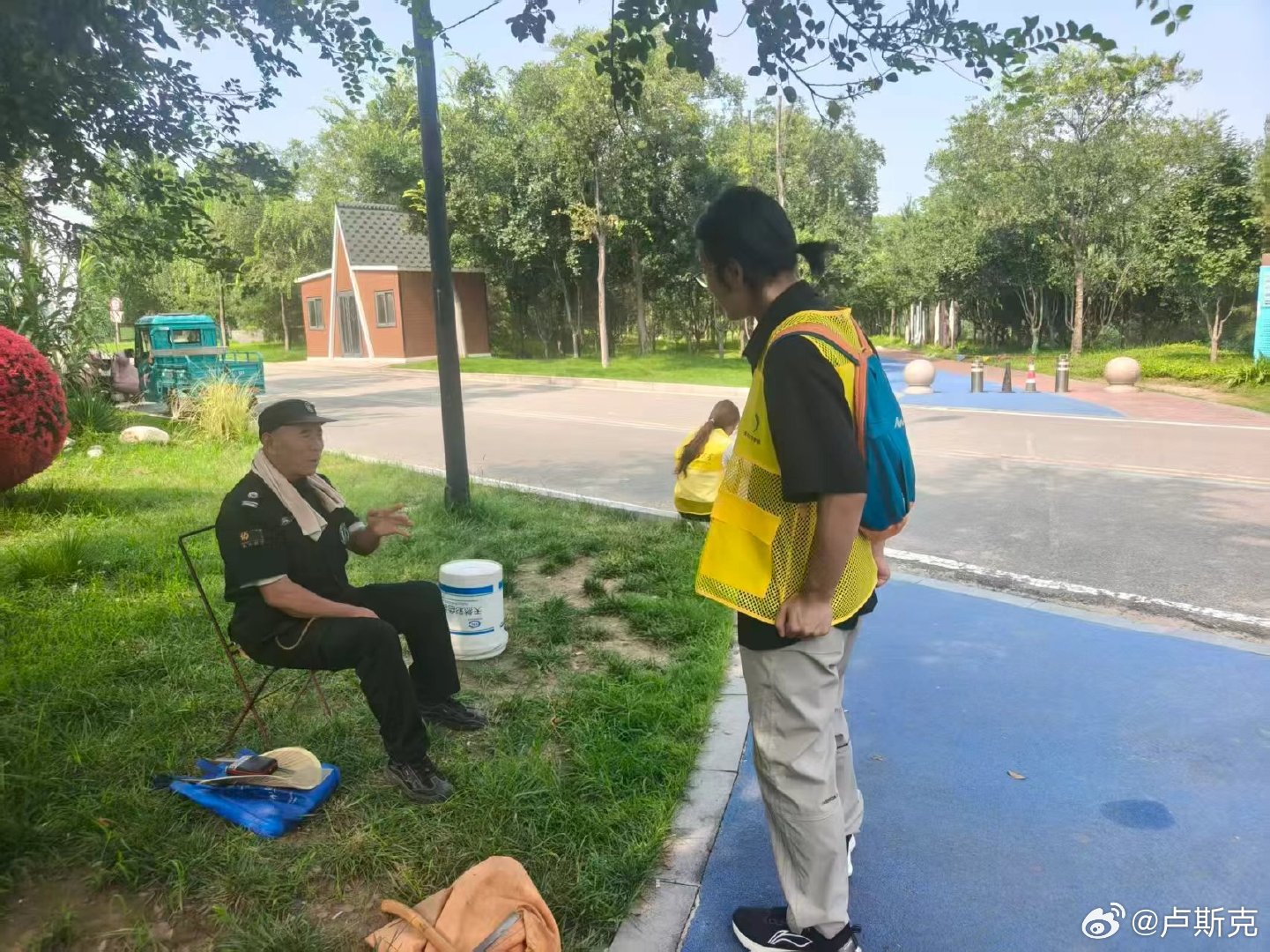 【从雕塑溯源到银发护岸】山东学子踏访黄河岸调研民生生态  7月下旬，曲阜师范大学