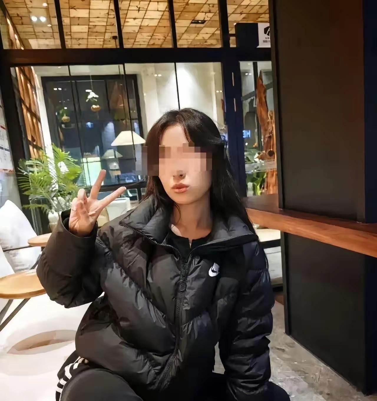 韩国遇害女生事件，我猜测是这个男子很有可能倾慕文文已久，眼看文文要回国了，再不表