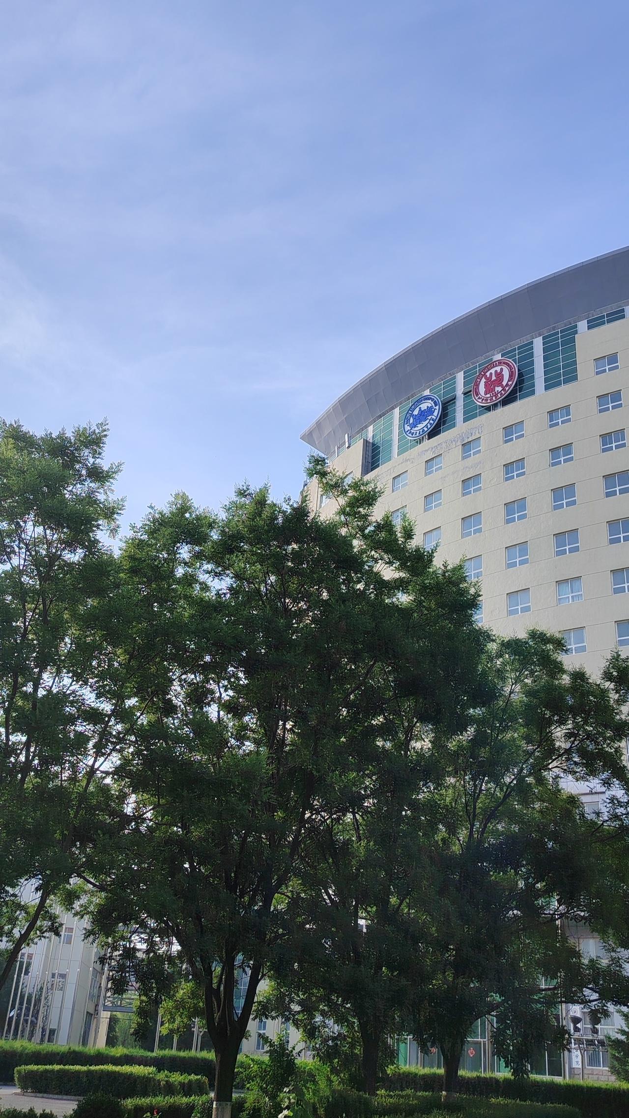 老子为什么认为水有最高的善?老子推崇水德，因其“利万物而不争”，甘居卑下却包容一
