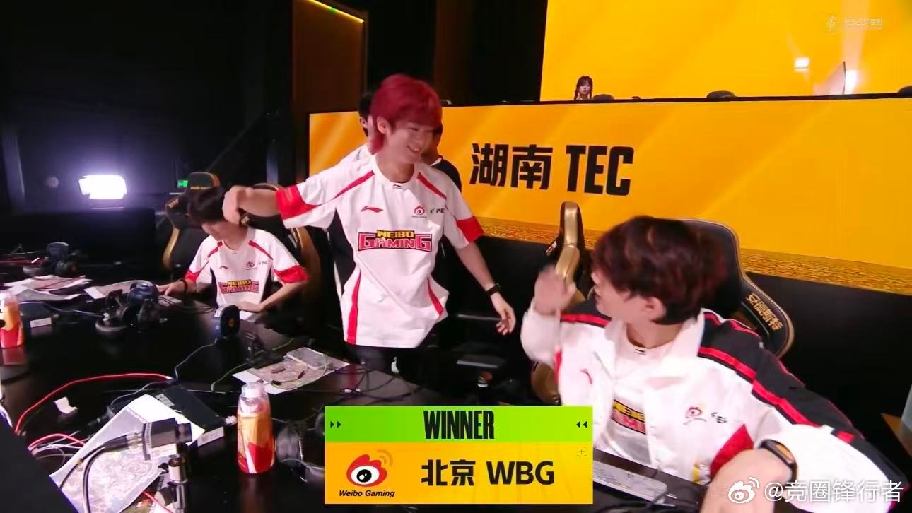 WBG手感火热再吃一鸡WBG17淘汰吃鸡状态挡都挡不住，17淘汰高击杀再吃一鸡！