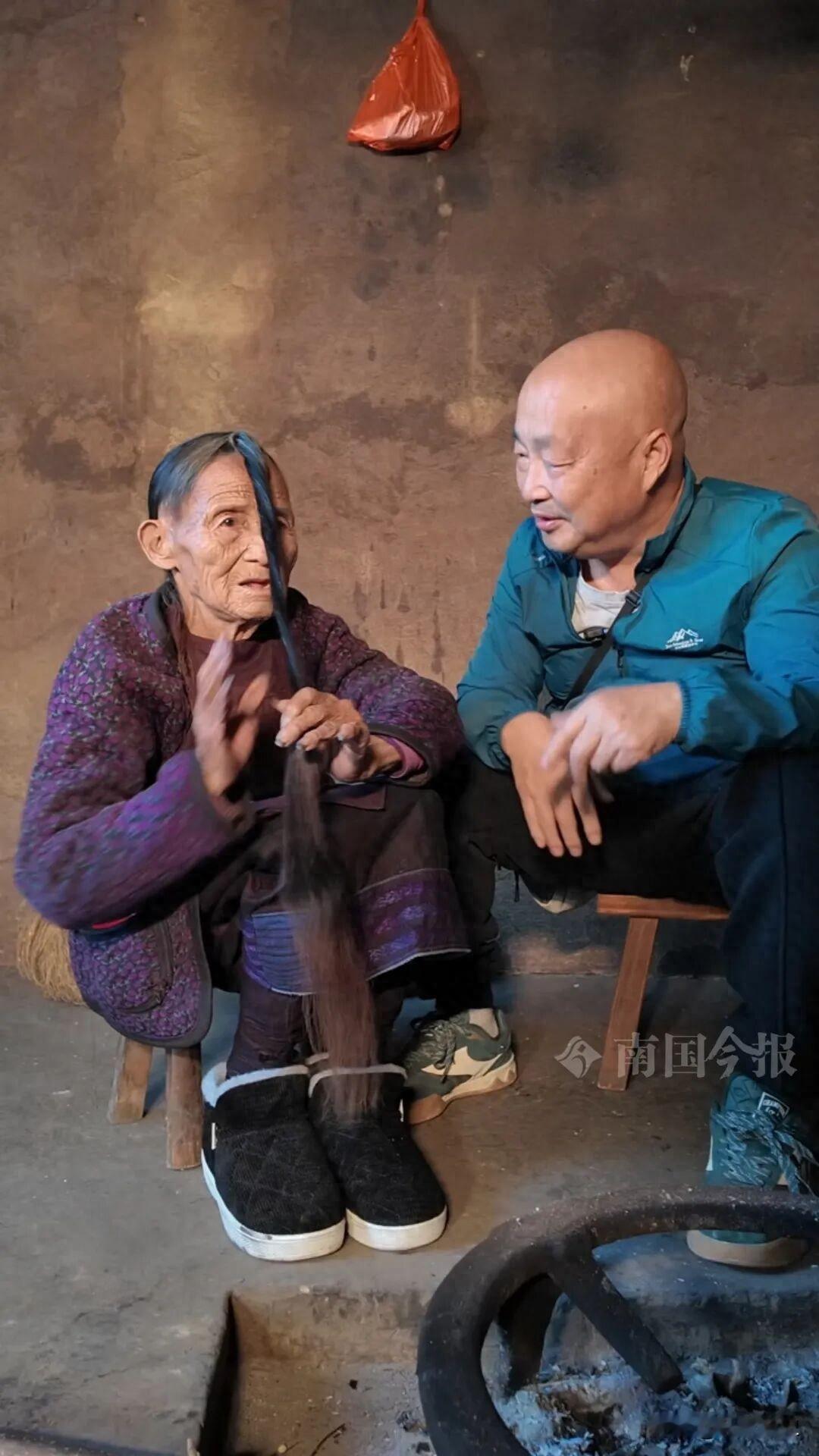 柳州109岁“黑发阿婆”火了！她的日常习惯，你能坚持几个？[嘘]
广西柳州一个叫