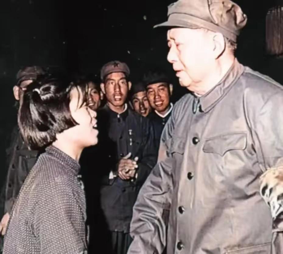 [月亮]1966年深秋，中南海里上演暖心一幕，伟人特意接见了焦裕禄的一家老小。一