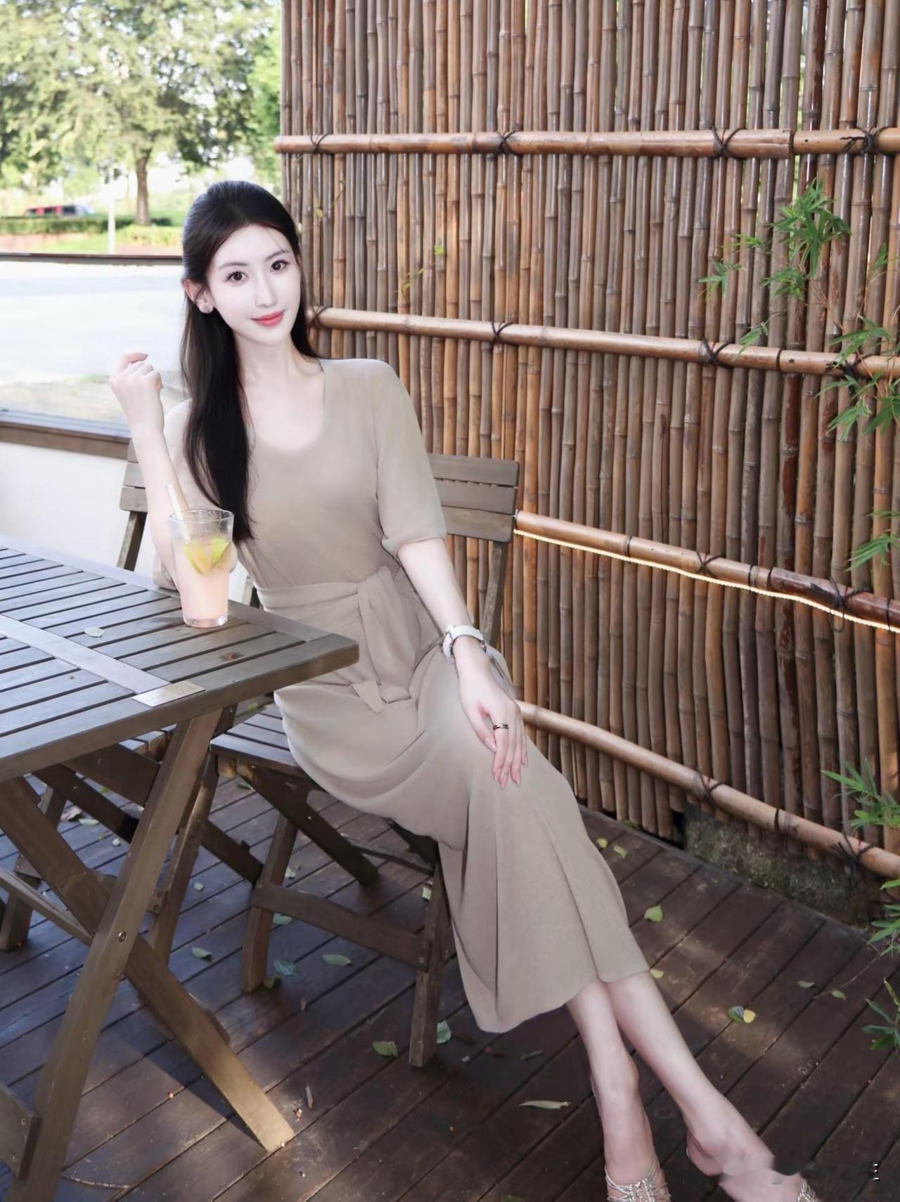 与其为此费神，在内耗中挣扎，不如从此刻开始，允许自己慢慢来。粗糙地开始，笨拙地坚
