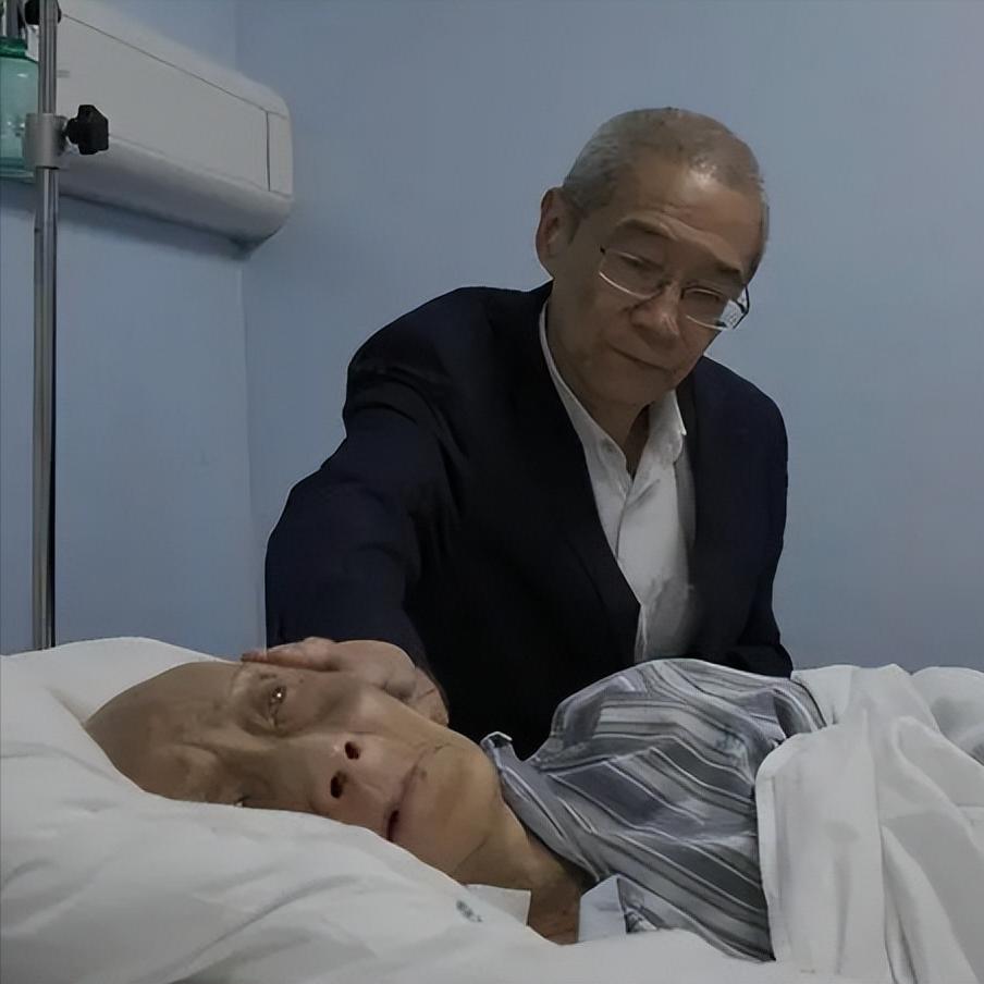 2024年，上海69岁儿子带着97岁母亲，常年在酒店养老，不料被上海多家酒店都相