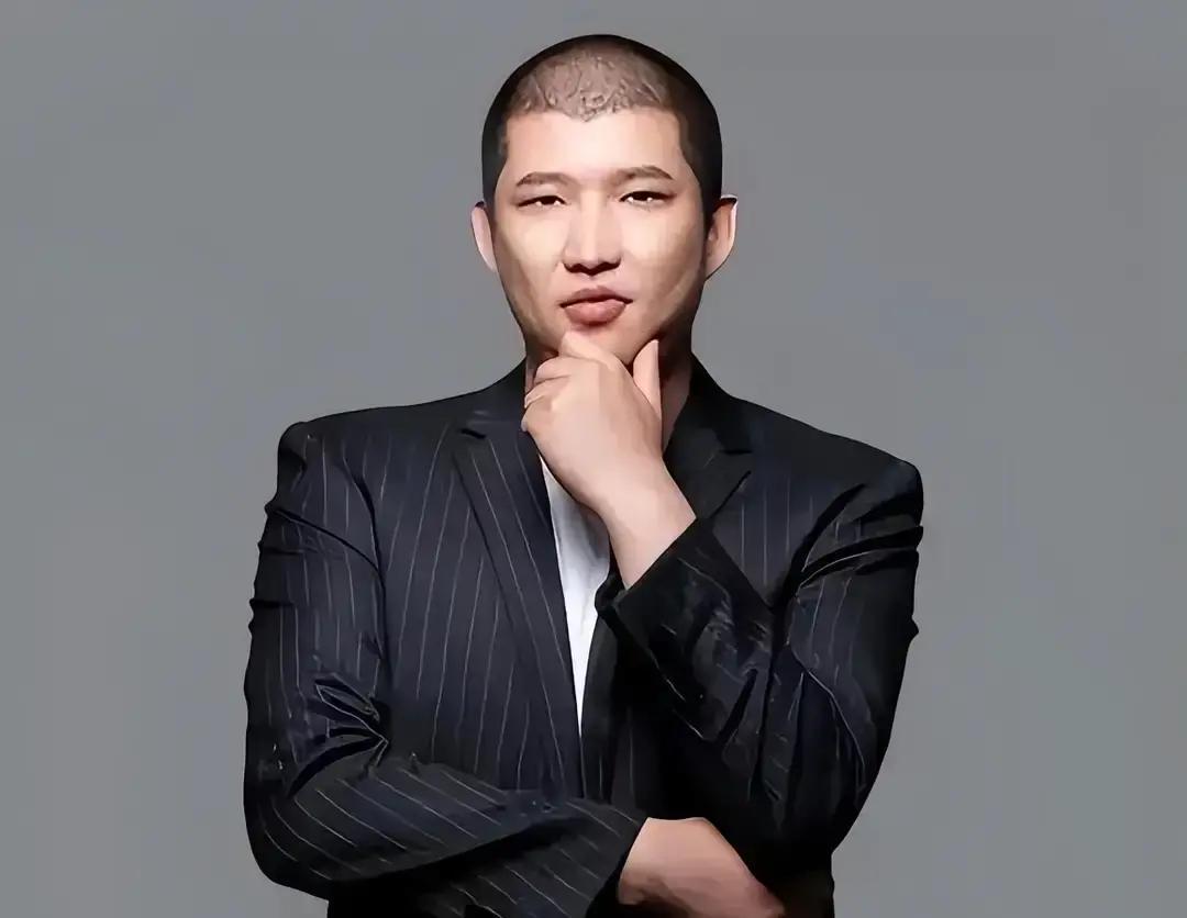 经历多次风波仍站稳脚跟：这位资深顶流网红的十年奋斗路
1988年出生在东北的二驴