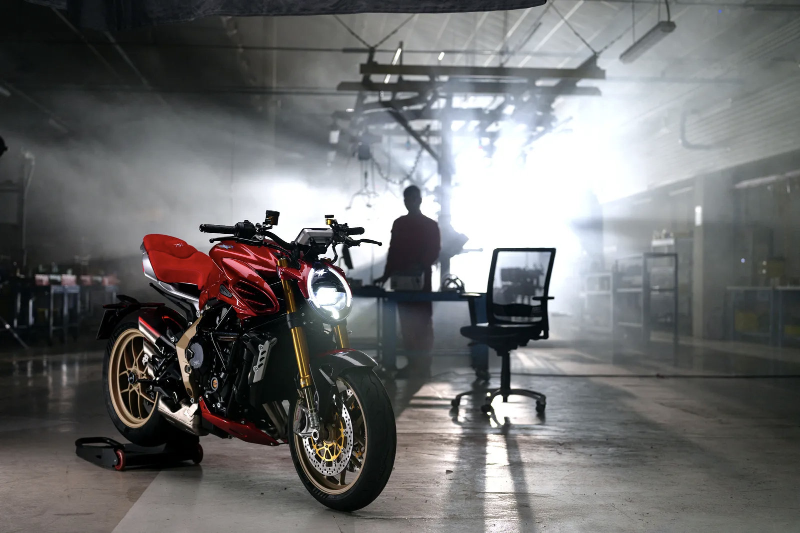 车市热门[超话] MV 奥古斯塔 2026 新型三气缸运动街车 Brutale 