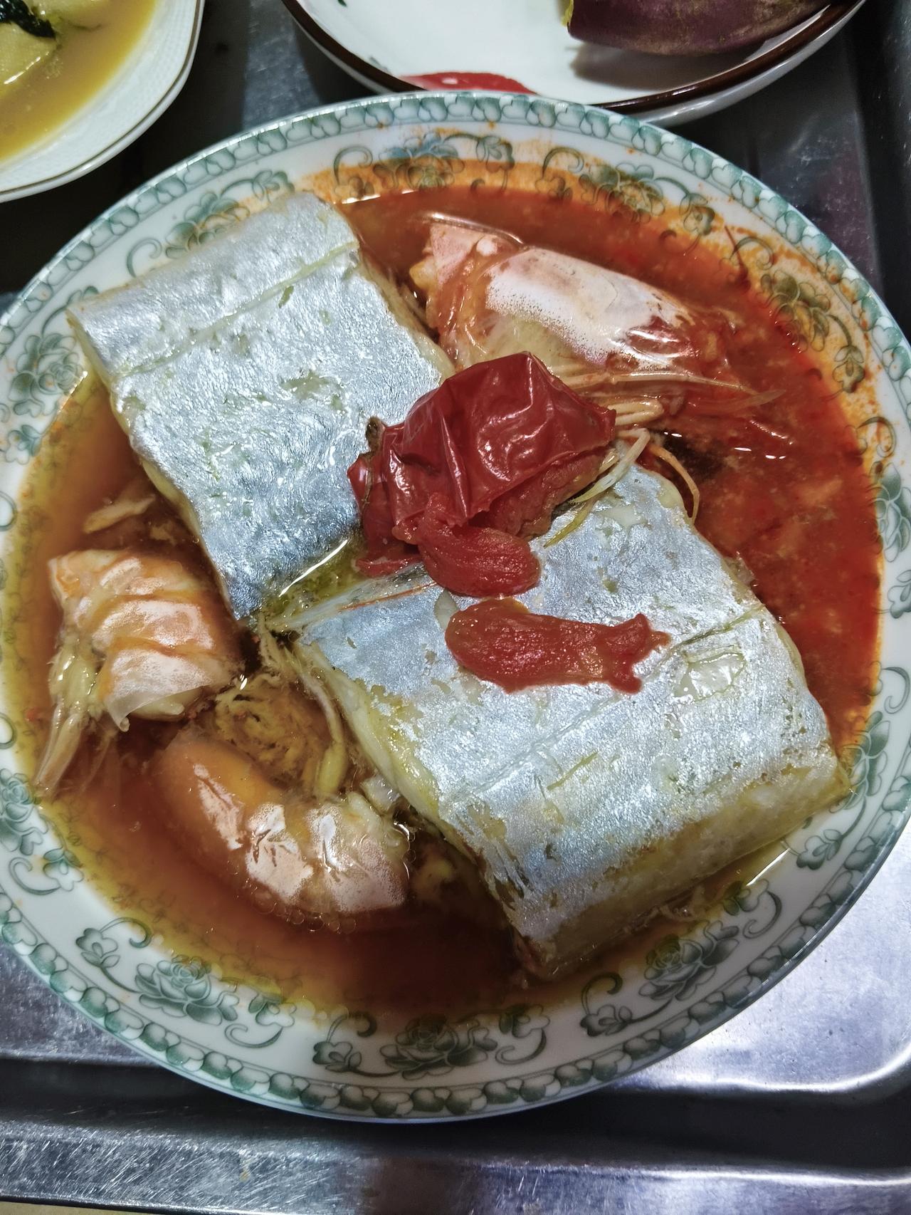 刀鱼我所欲也，只是嫌腥；
茼蒿我所欲也，草味太浓。
       流行话说：只要