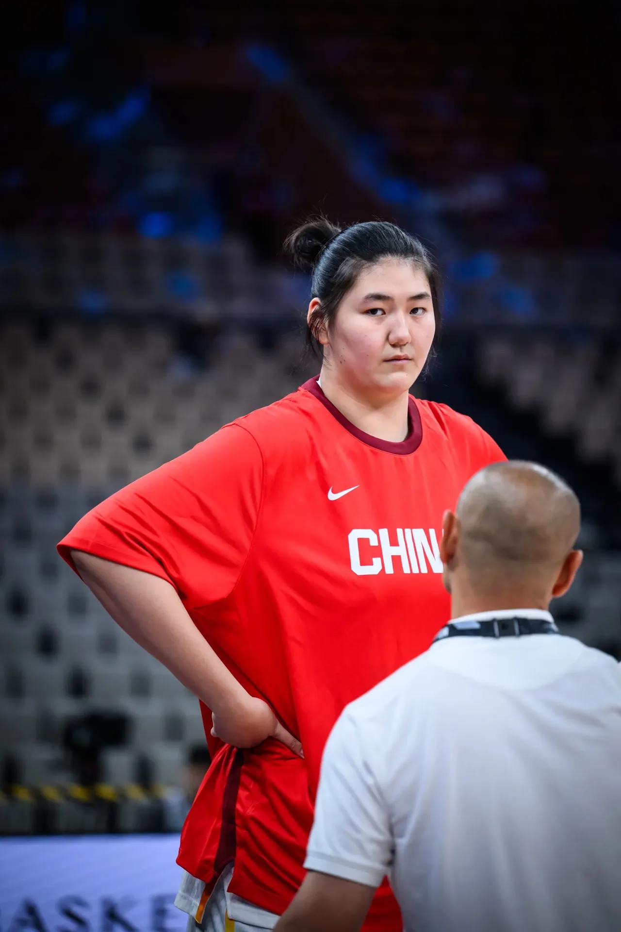 张子宇这场与巴西的热身赛打得非常出色，但是有一个细节被球迷发现了：她很少拿球，甚