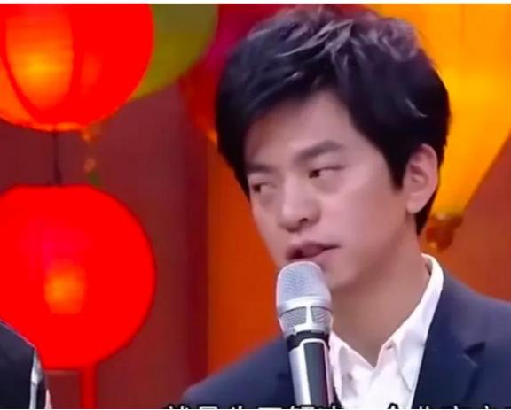 歌手李健说：“我当年从清华大学毕业之后，第一份工作是在广电总局，当时还叫广电部呢