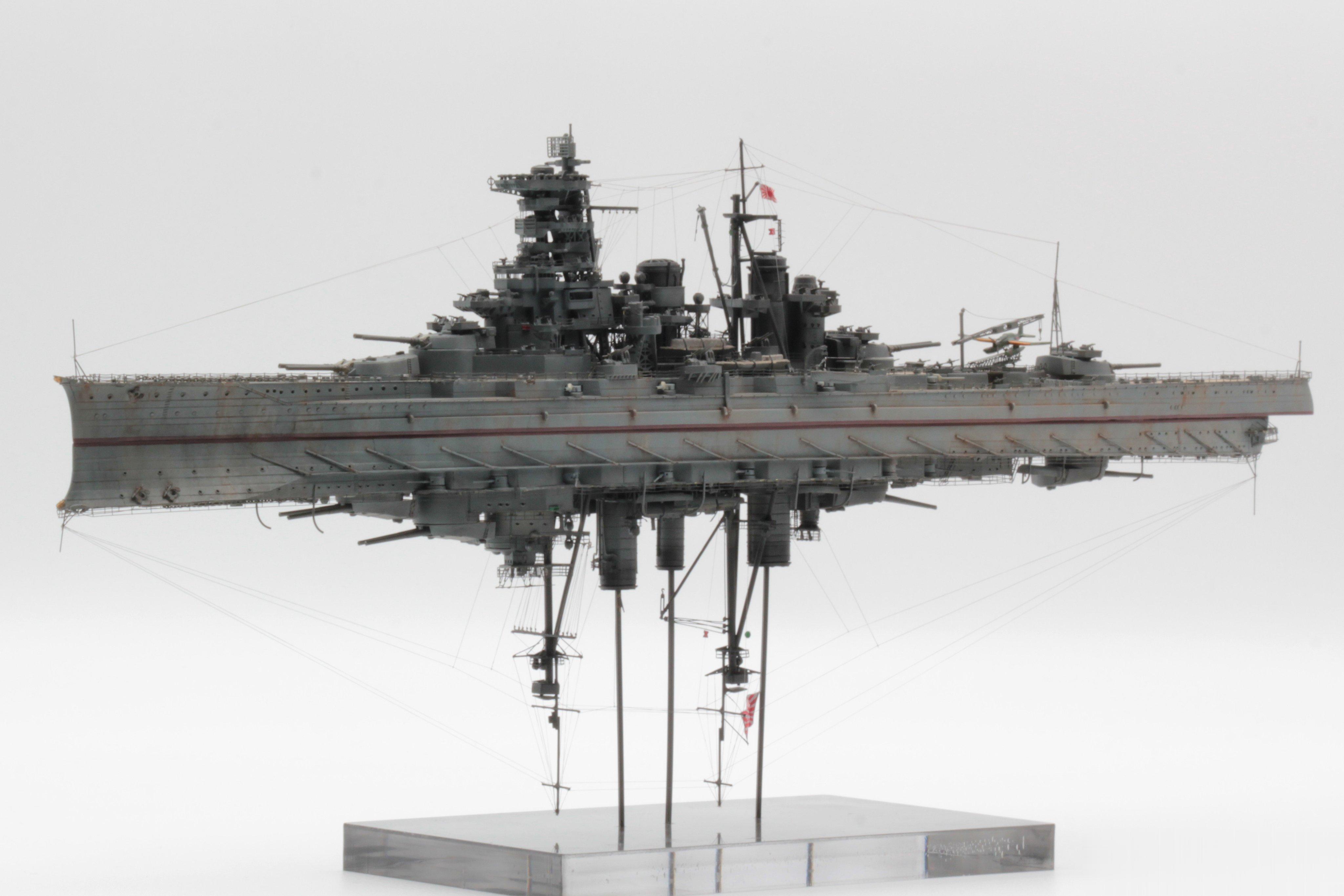1/700 战列舰榛名 1915/1944两个状态，做成倒影形态，很新颖，很BT