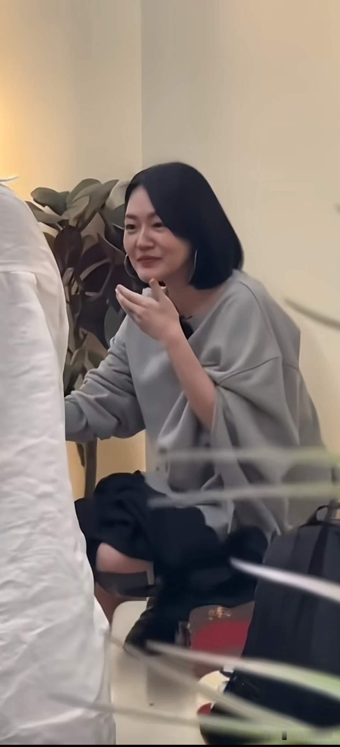 小S是哽咽的说，人生到底有什么意义？不要追求什么刻义？很伟大！就每天好好过好就好