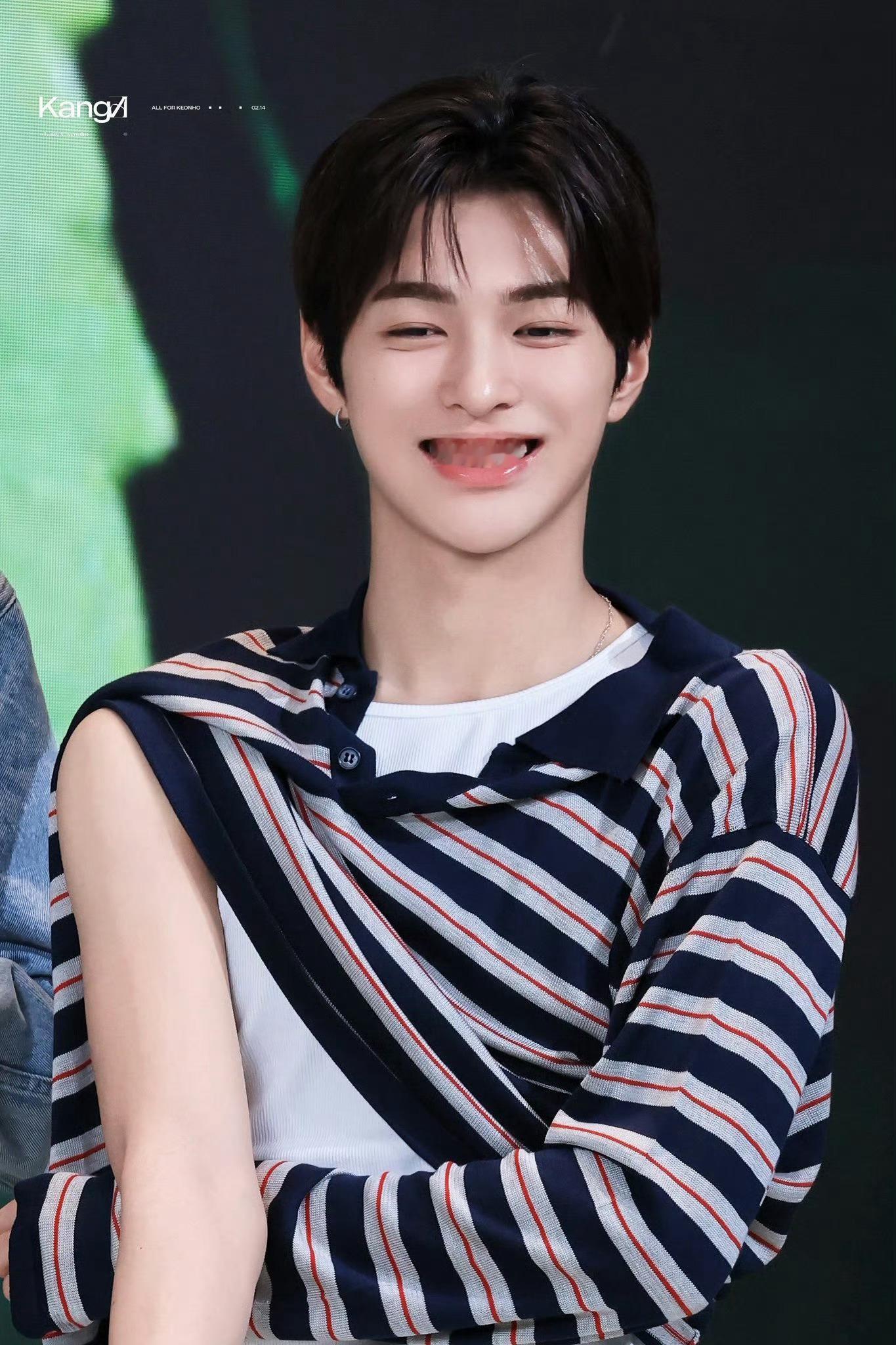 好帅好可爱哦。🥰 