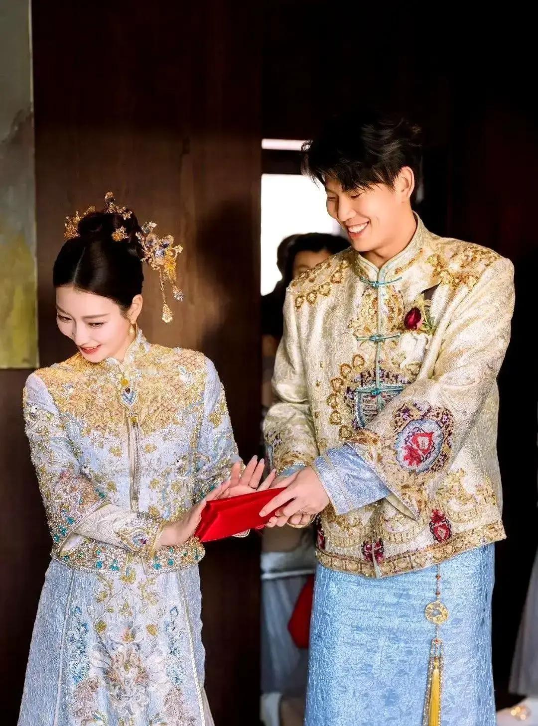 奥运冠军嫁给奥运亚军，这瓜保熟。
 
但这事儿要是只看个热闹，那就浅了。
 
男