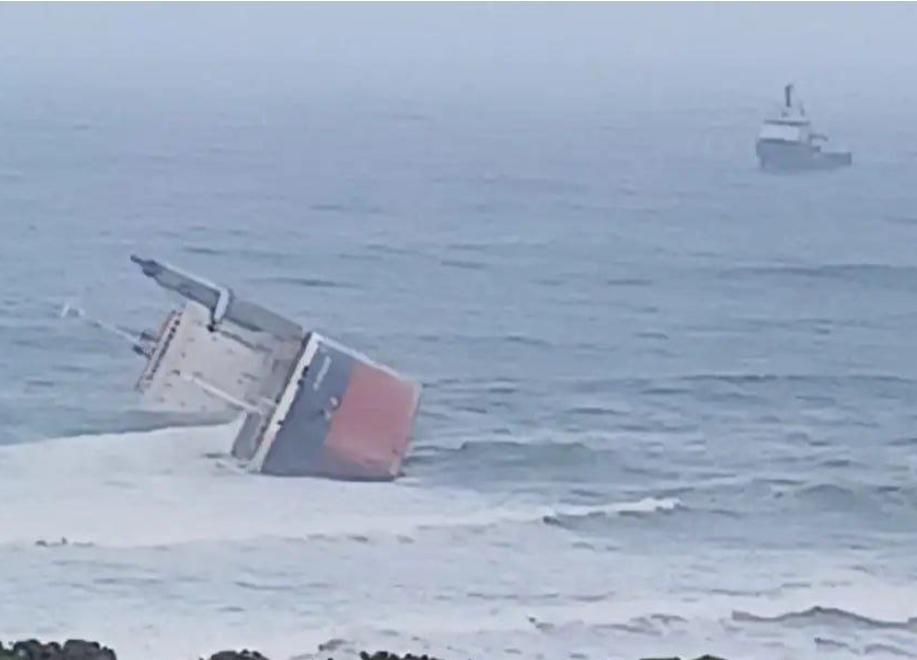 目前大量前往以色列港口，或者与美国，英国，以色列有联系的商船，油轮，目前不敢走亚