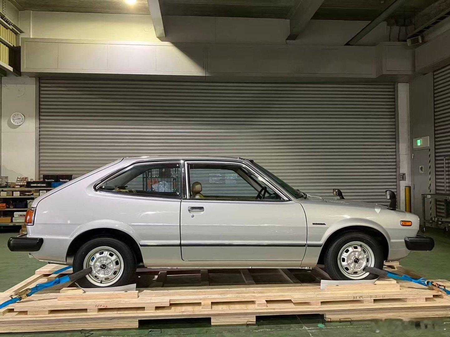 1976年，两个传奇悄然诞生：4月1日苹果成立，5月17日第一代雅阁上市。一个是