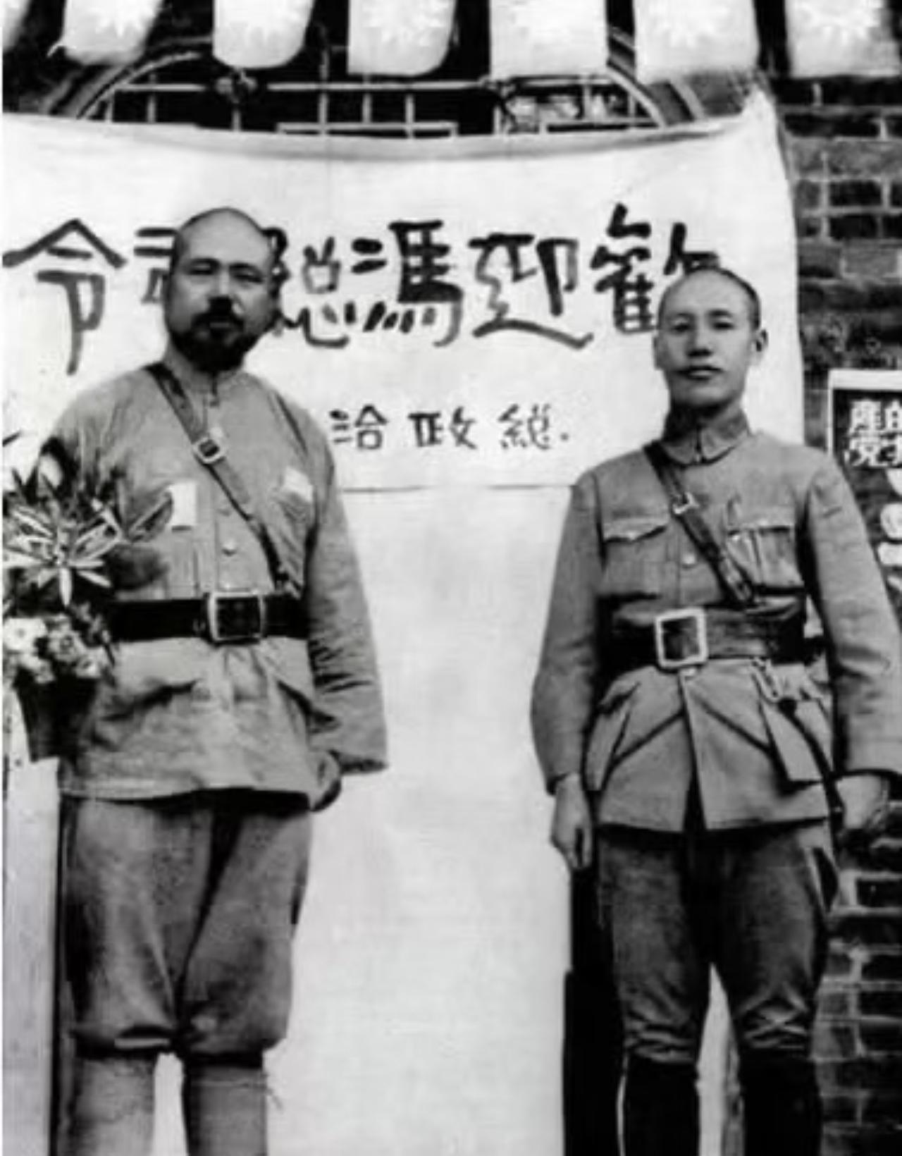 没想到后来在中原大战拼得你死我活的蒋介石和冯玉祥，早年还有这么“亲密无间”的时刻