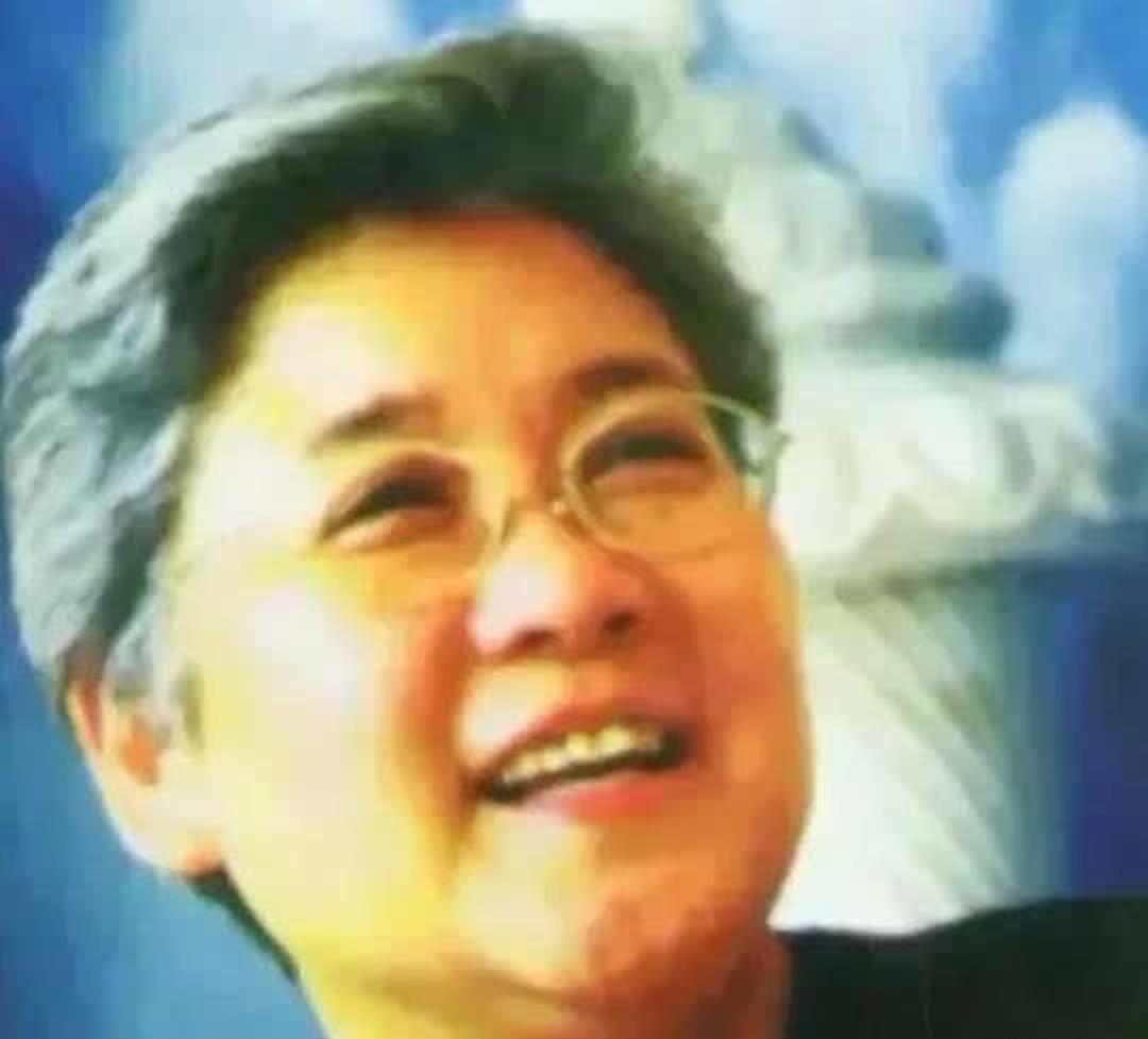 1977年9月，唐闻生被下放到“五七干校”劳动，从此她远离了工作多年的外交系统。