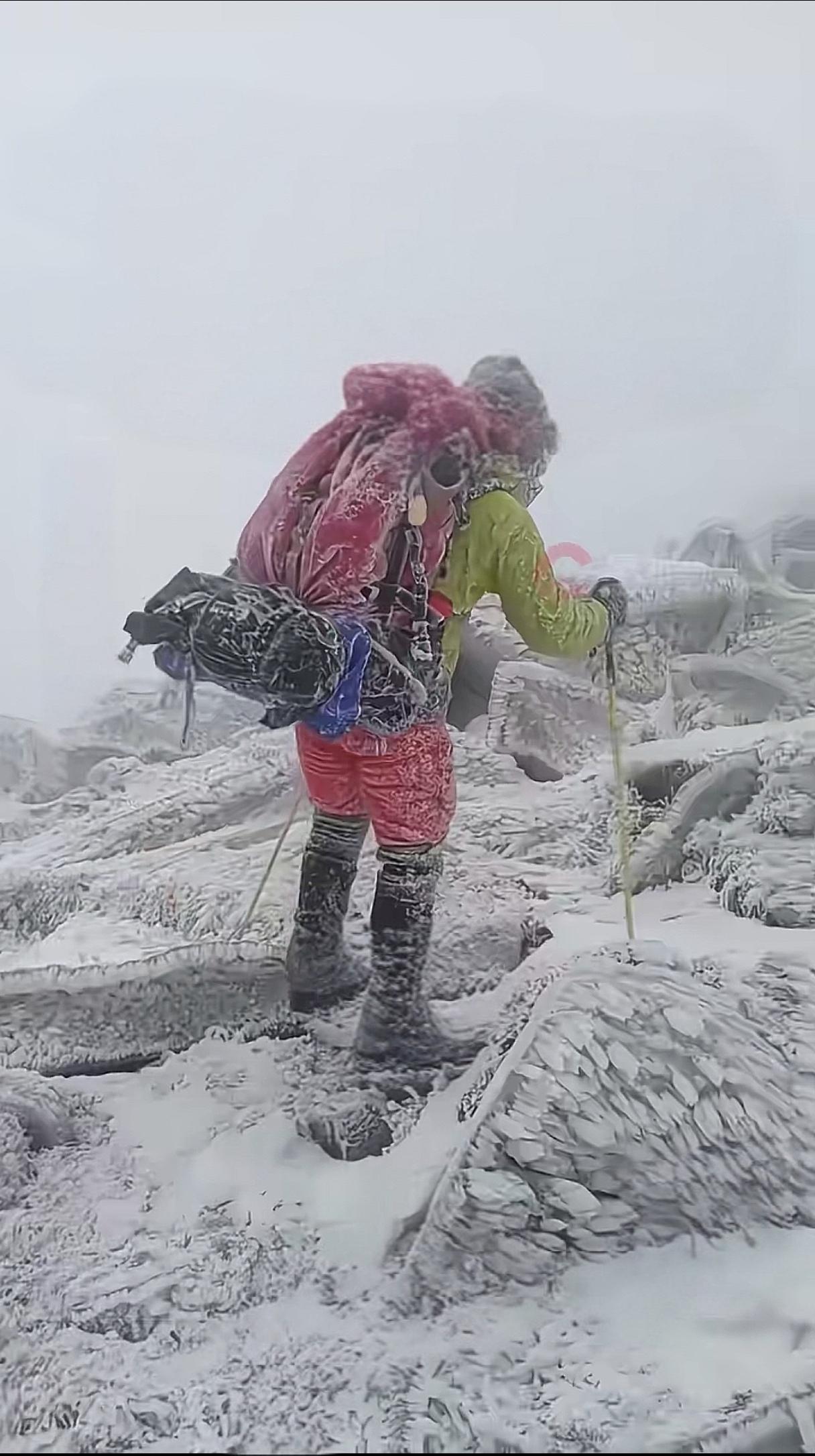 看完了300多期的神秘园视频，提炼出了以下穿越鳌太线的精髓:
1、从塘口村潜入，