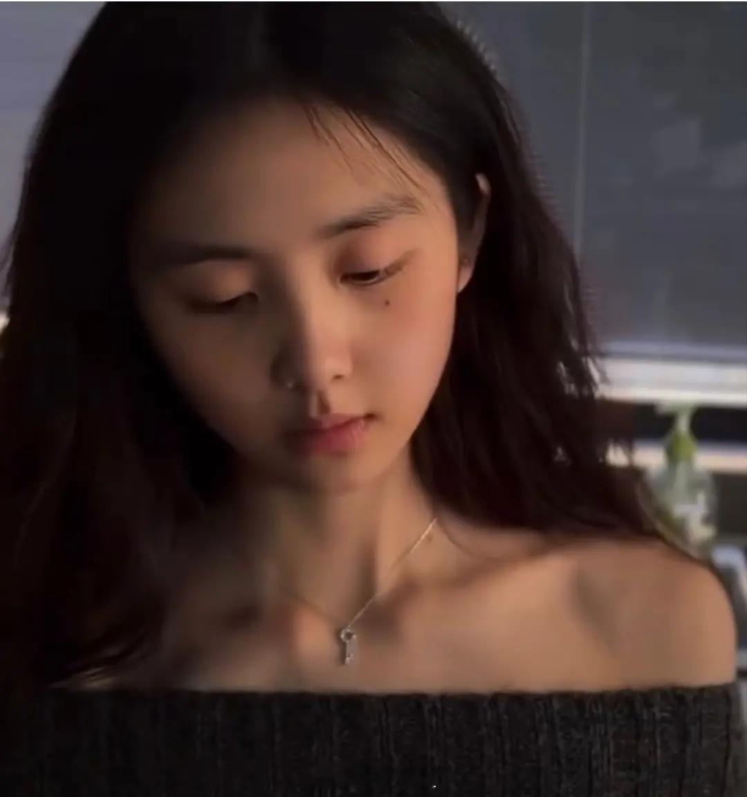 其实我觉得黄多多比她爹妈都要好看，很会遗传 