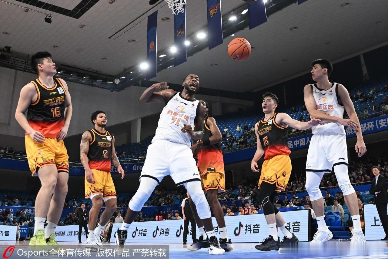 从已经结束的第二届CBA俱乐部杯的比赛中可以清晰的看出，NBL球队的实力早已不逊