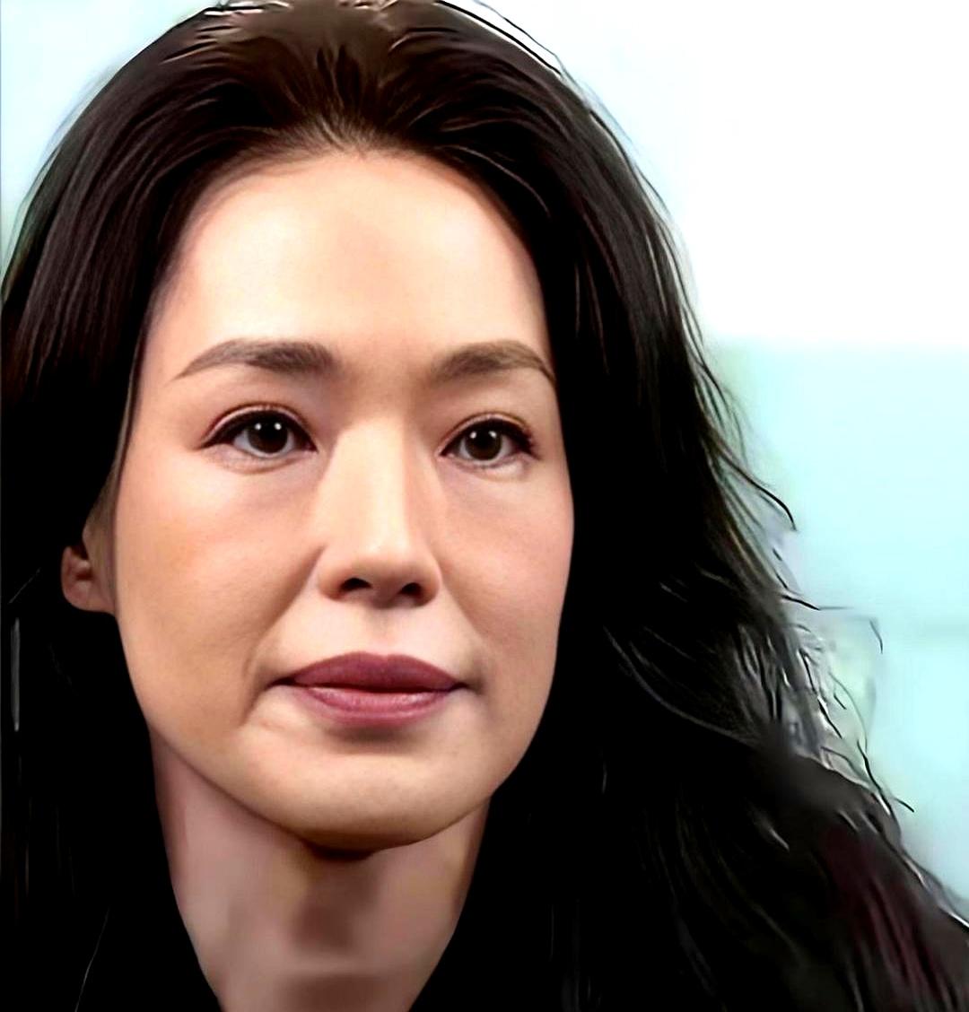 你敢相信吗？
身价过亿的顶级女星，卸了妆居然和我们小区里刚买完菜的王阿姨没啥两样