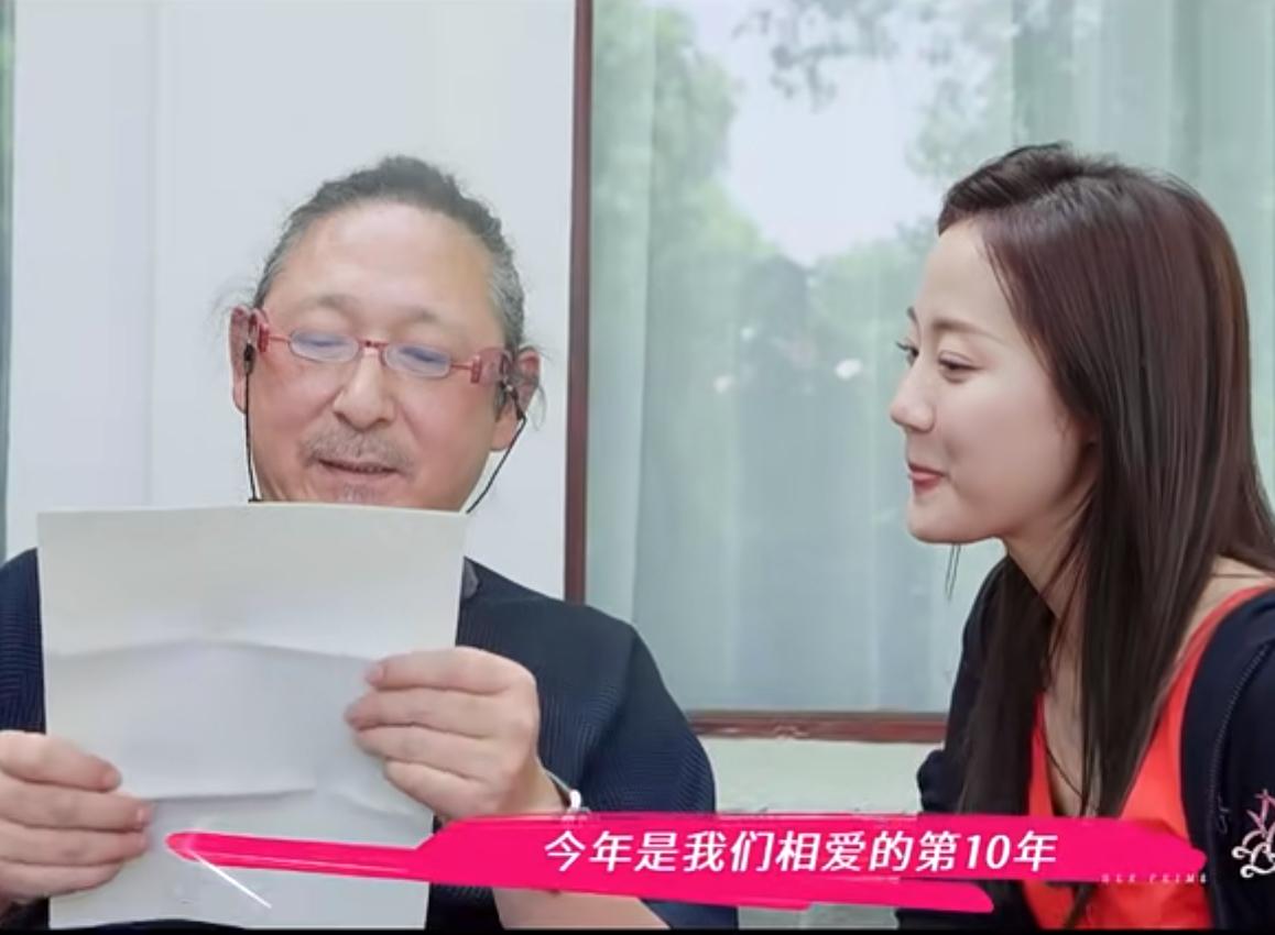 三宝说这十周年值了。
《姐姐当家》里记录了千惠在10周年结婚纪念日写给老公三宝的
