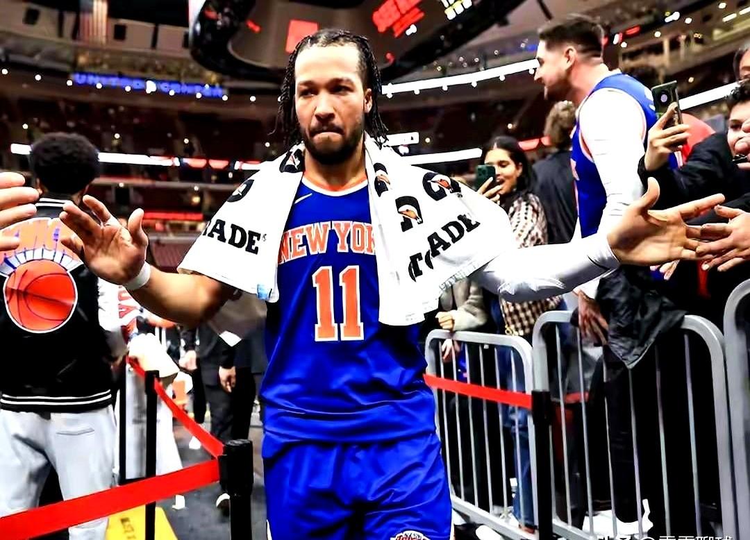 纽约尼克斯这阵容，有布伦森在就别想夺冠。

纸面实力看着真唬人！首发有布伦森和唐