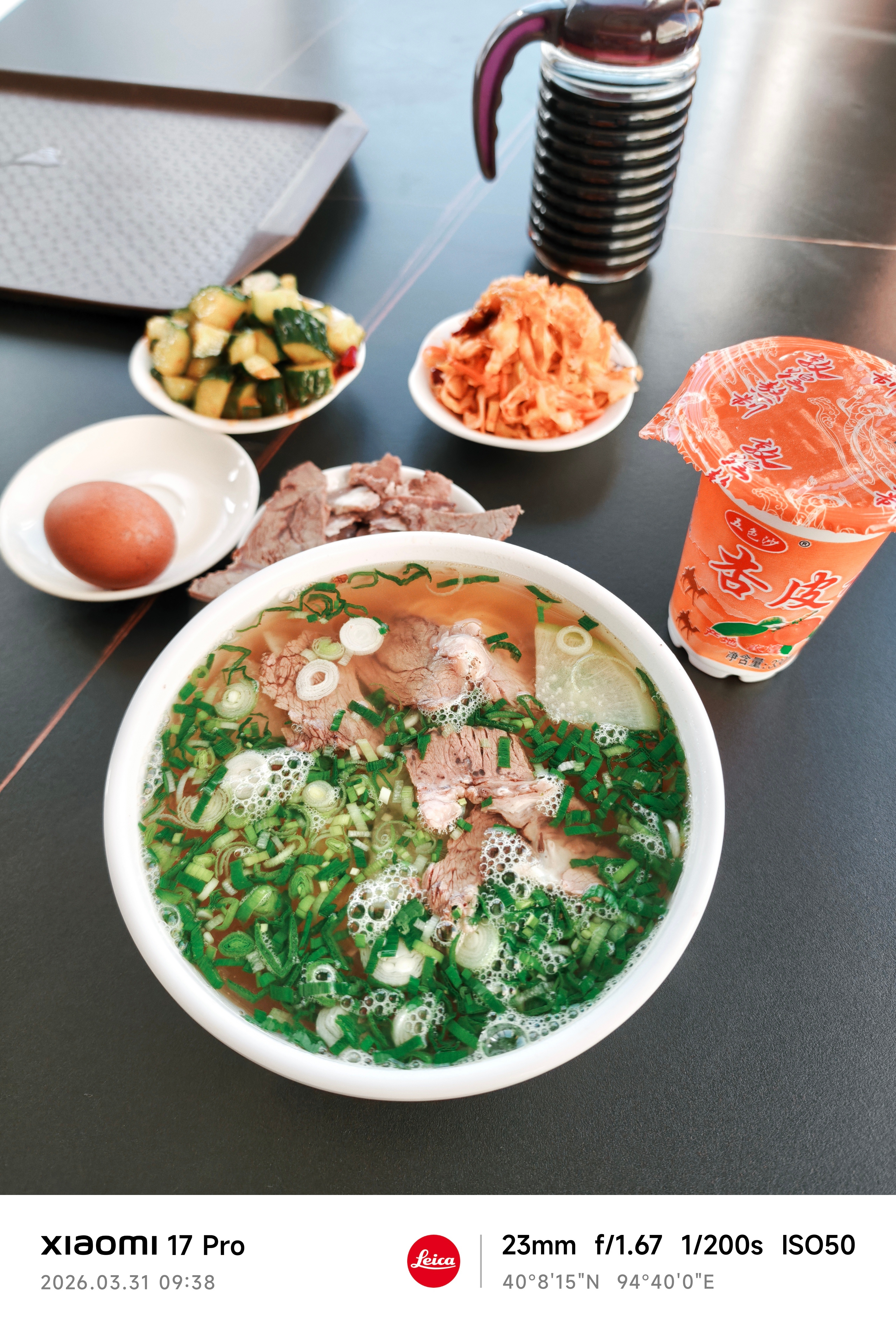 我可真是个吃货，纯的。发烧烧得我站着直打晃，愣早早爬起来赶在去机场之前跑老远来吃