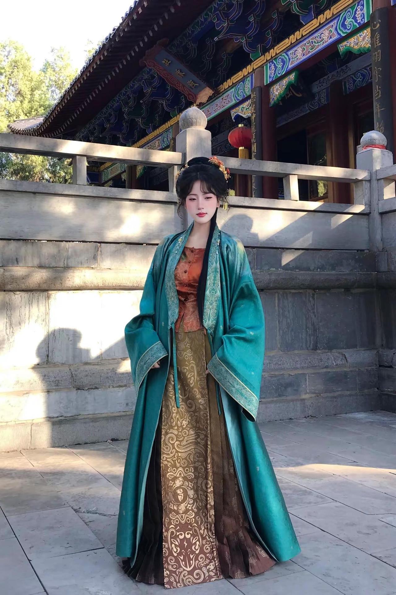 风雪依稀秋白发尾。厘光 汉服妆造 古风