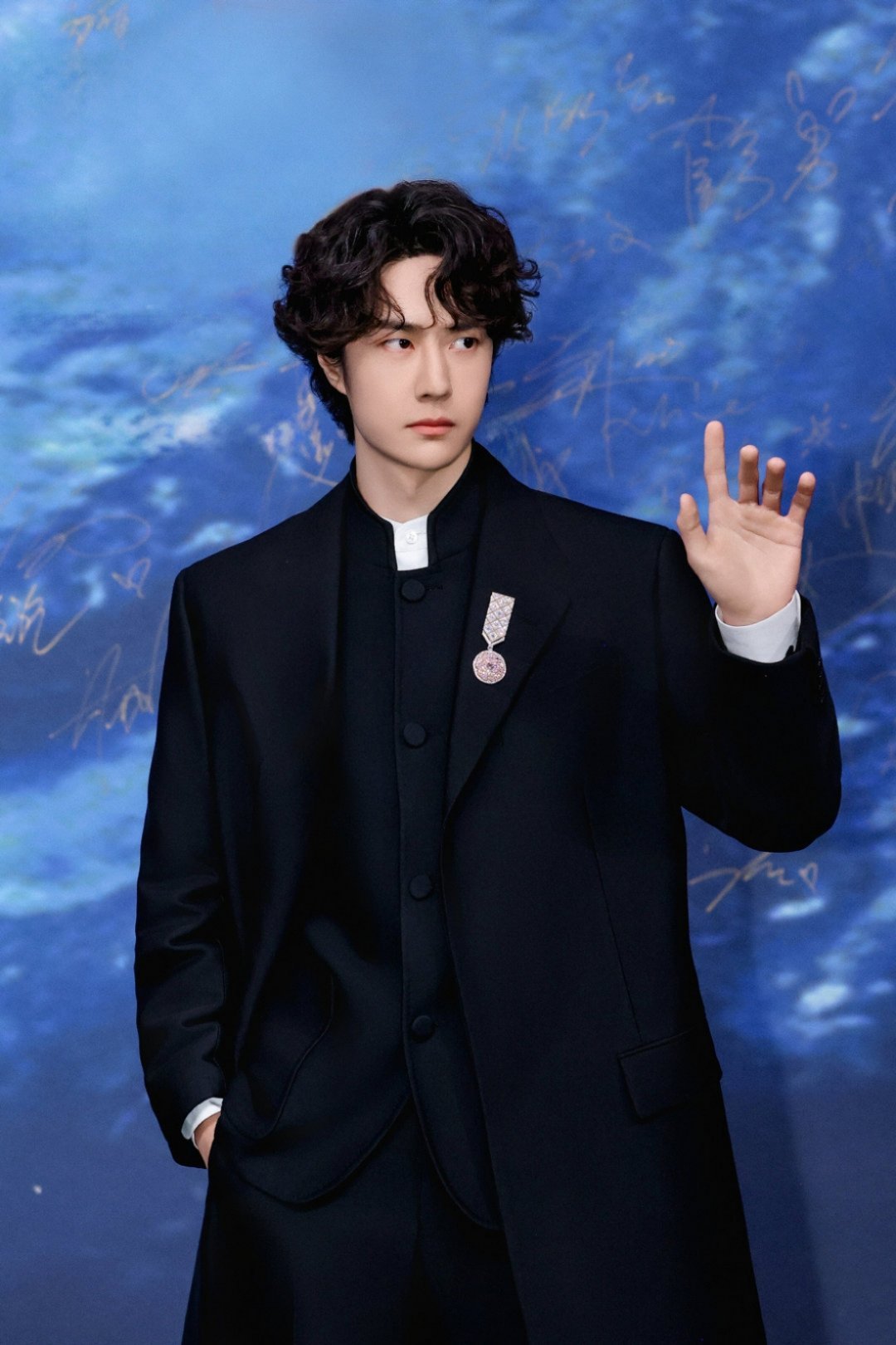 王一博点赞了苏翊鸣恭喜小苏弟弟，优秀的人相互欣赏，博哥鸣弟友谊长存