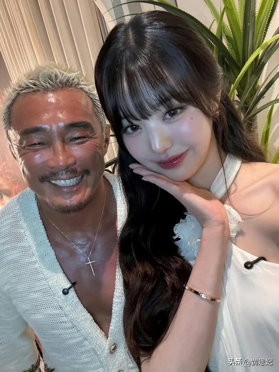 선배와 함께 즐거운 시간을 보냈고, 오늘 정말 기뻤어요.
I had a 