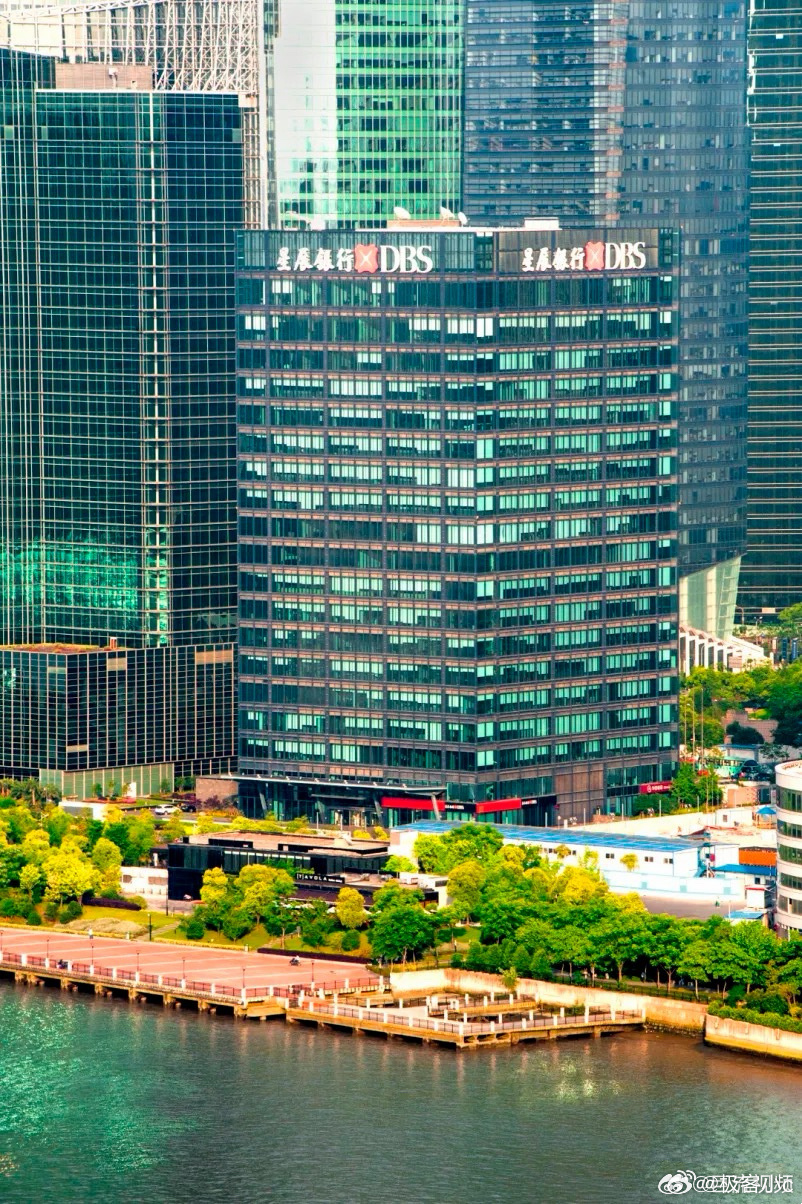 拼多多在上海陆家嘴买了一栋楼陆家嘴那地段，拿下的不止是办公空间，更是人才的向心力
