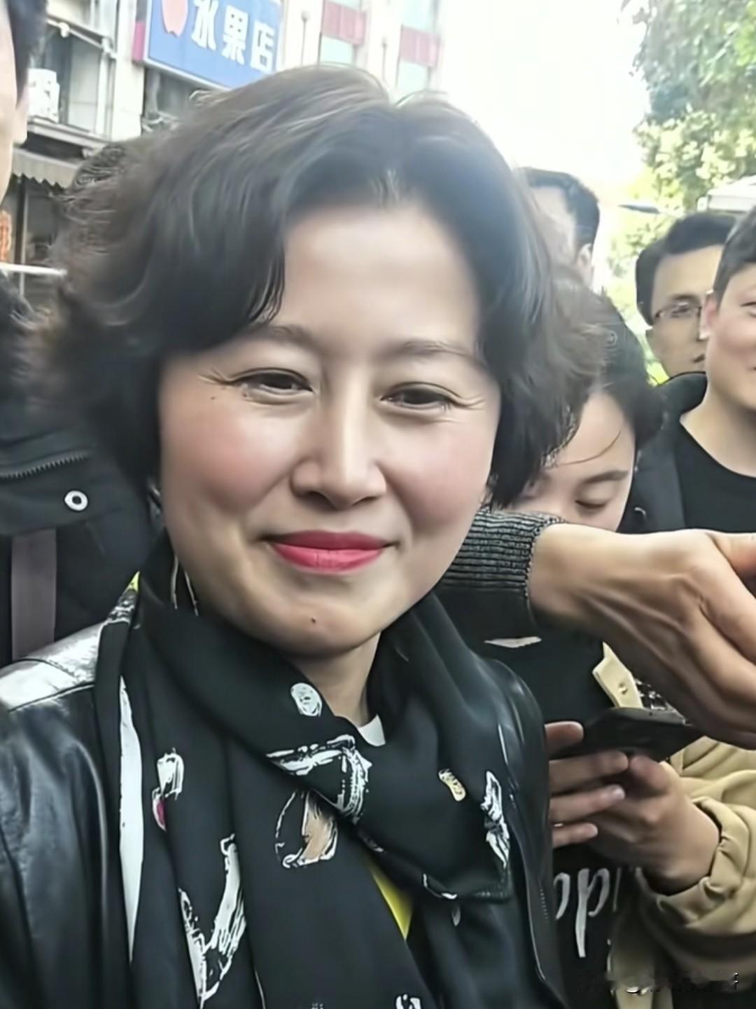 今天看到一个网友的视频，说这个叫李思颖的女人才是沈巍真正的贵人，甚至可以称得上是