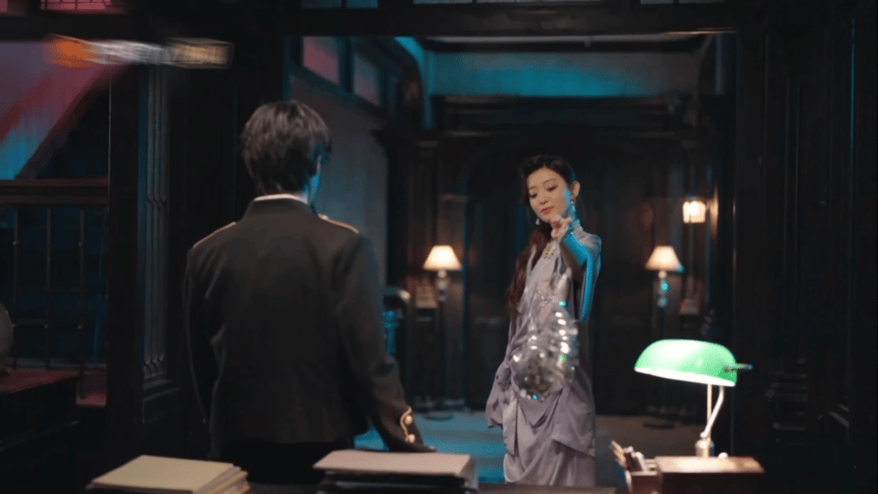 每次看罗予彤调戏李晋晔的场景都特别带感，她那种“你舍不得我？”的语气，完全没有在