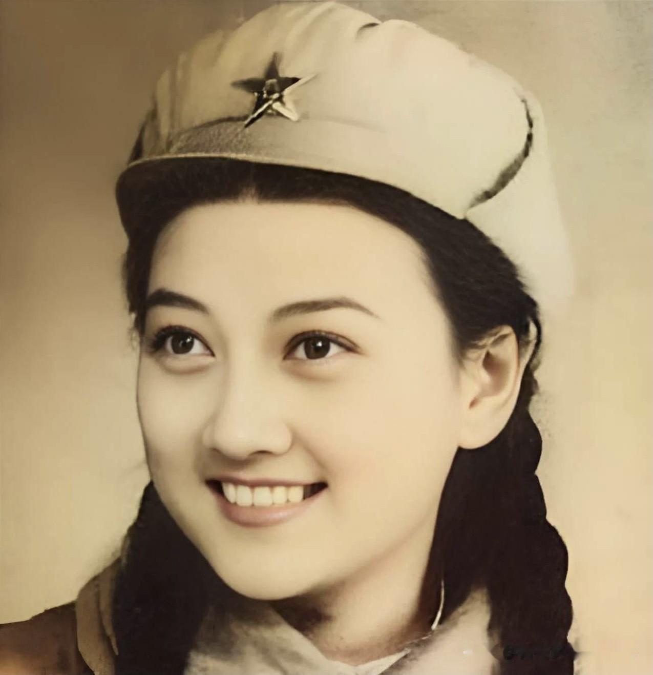 这是五六十年代的天然美女，没有绯闻，只有演技，才貌双全的一个大美女，她是很多人从
