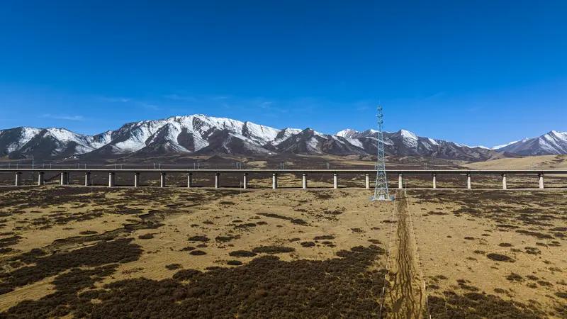 十四五以来， 青藏集团公司通过新建线路扩能改造提质增效 ，营业里程突破4060公