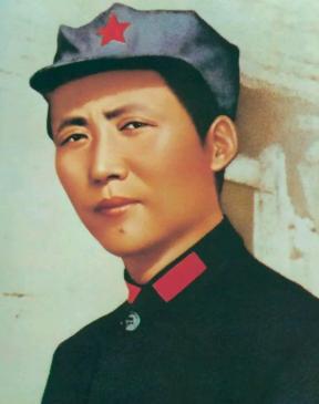 四十多年前，一些人在毛主席去世后，以自己极其肤浅的认知水平作为标准，放肆对毛主席