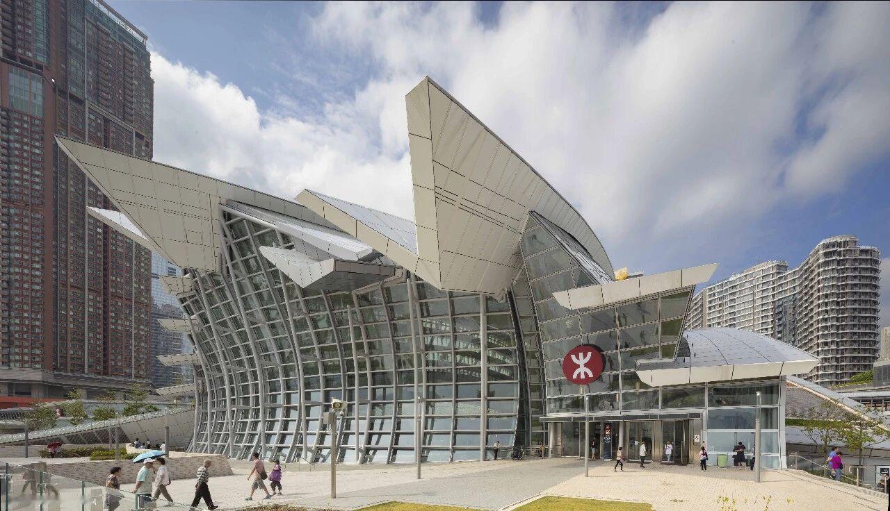 作为粤港澳大湾区互联互通的核心枢纽，广深港高铁西九龙站自2018年开通以来，已从