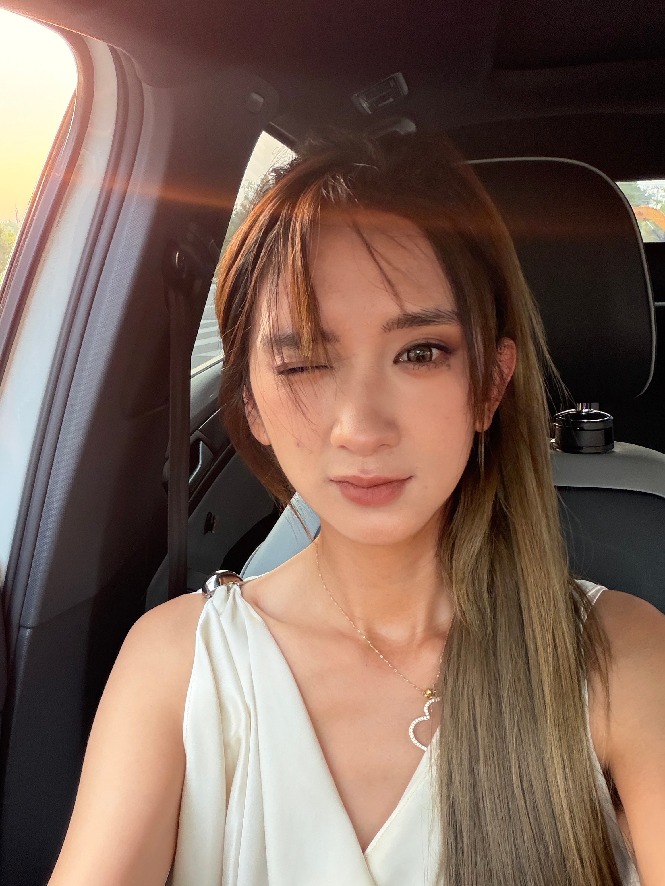 带妆暴晒第12个小时 远看还是挺完整的这个妆