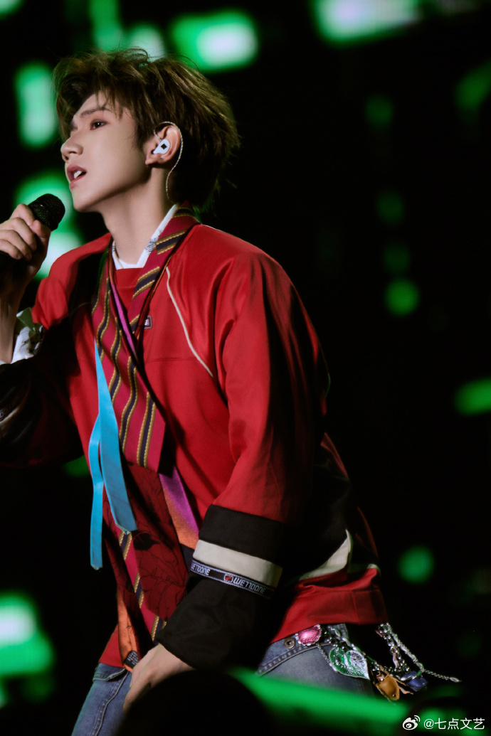 王源南宁音乐节舞台照工作室用心拍摄南宁音乐节舞台照，画面精致、细节到位，完美呈现