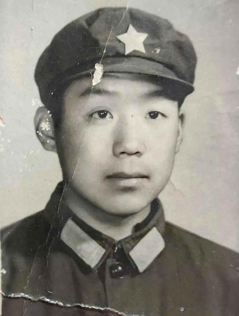 1971年的黑龙江乡村，退伍老兵石永全闲来无事，到村里的集体油坊办理打油事宜。排
