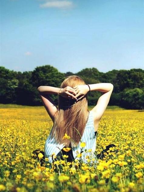 女人最霸气的活法：
 
一个女人最酷的样子，从来不是咄咄逼人，而是既能柔软也能刚