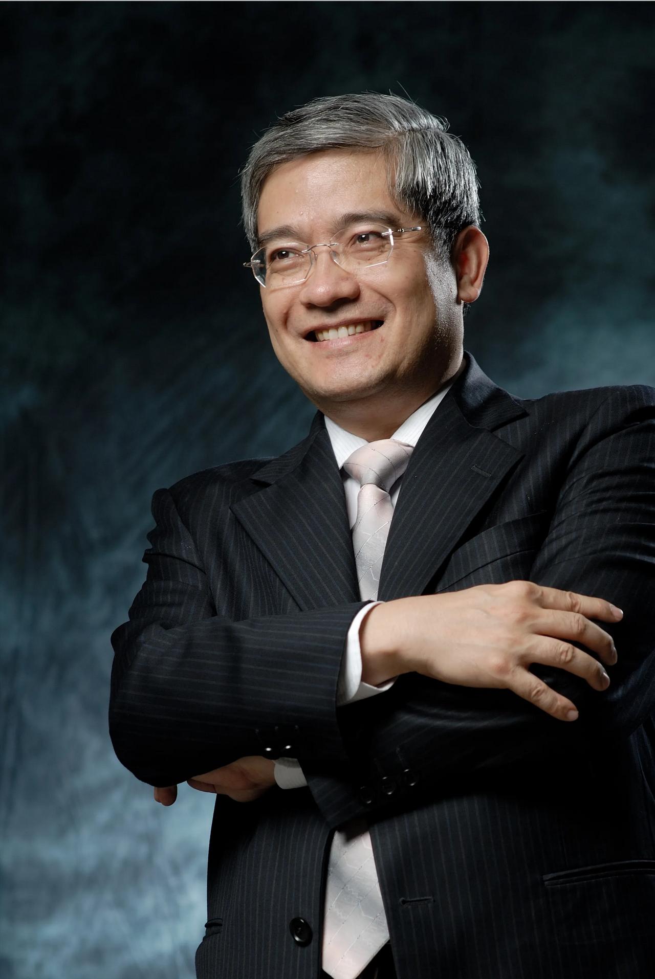 经济学家郎咸平说，站在社会顶层的人，都有七个特征，你拥有三个，就不会过的很差，第